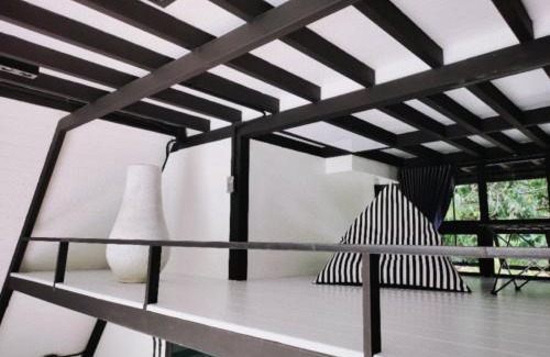 Lan Saka Cama Y Desayuno | The Lodge At The Creek Haus