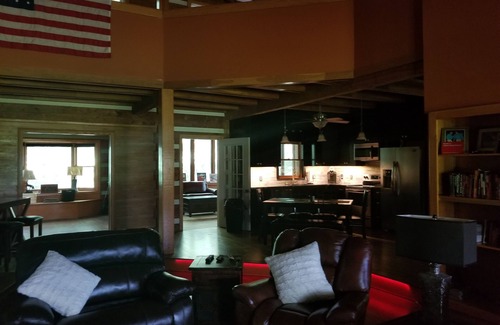 Franklin Cabina | The Lodge at Thunder Sound Studios
