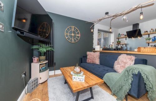 Caversham Casa | The Lodge - Elegant Comfort in a Peaceful Setting
