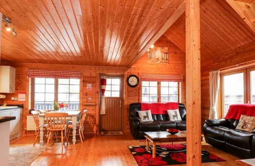 Pentney Cabaña | THE LODGE, family friendly, character holiday cottage in King's Lynn