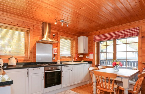 Pentney Cabaña | THE LODGE, family friendly, character holiday cottage in King's Lynn