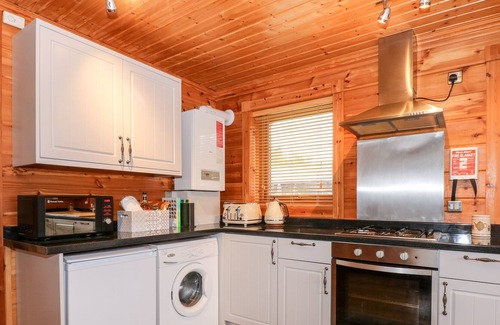 Pentney Cabaña | THE LODGE, family friendly, character holiday cottage in King's Lynn