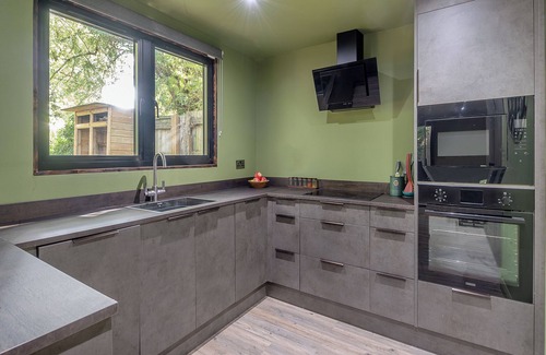 Raithby Cabaña | The Lodge in the Woods