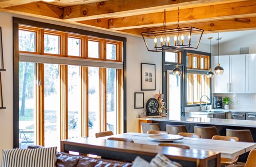 Canadian Lakes Casa | The Lodge- Luxury Lakefront Retreat