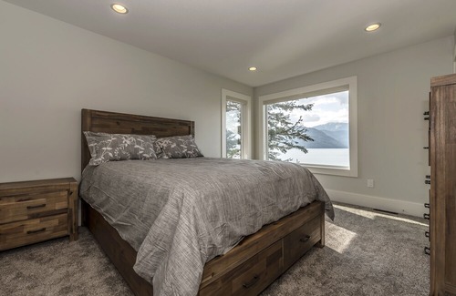 Harrison Hot Springs Cabina | "The Lodge on Harrison Lake" (Main Residence)