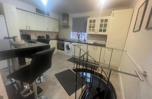 Portswood Casa | The Lodge on Lodge Road (Rayanara)