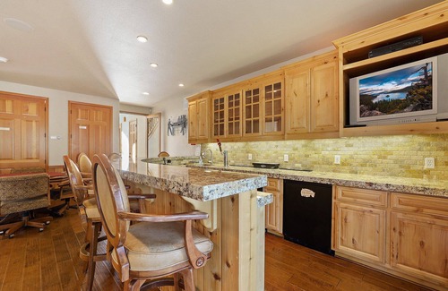 North Upper Truckee Cabina | The Lodge on Oaxaco - Epic Man Cave / Billiard Room