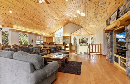 North Upper Truckee Cabina | The Lodge on Oaxaco - Epic Man Cave / Billiard Room