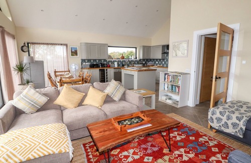 Dunragit Cabaña | THE LODGE, pet friendly, character holiday cottage in Glenluce