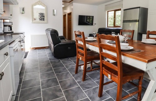 Beckley Cabaña | THE LODGE, pet friendly, character holiday cottage in Broad Oak