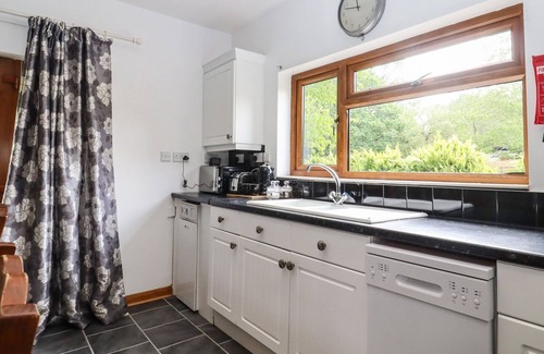 Beckley Cabaña | THE LODGE, pet friendly, character holiday cottage in Broad Oak