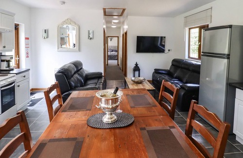 Beckley Cabaña | THE LODGE, pet friendly, character holiday cottage in Broad Oak