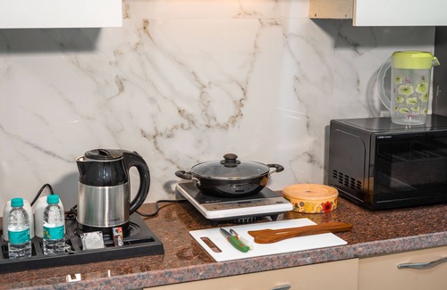 DLF City Apartamento | The Lodgers 1 BHK Serviced Apartment