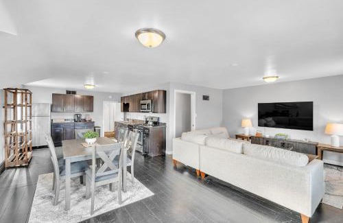 Middlebury Casa | The Loft 3BR Apartment with Scenic Deck