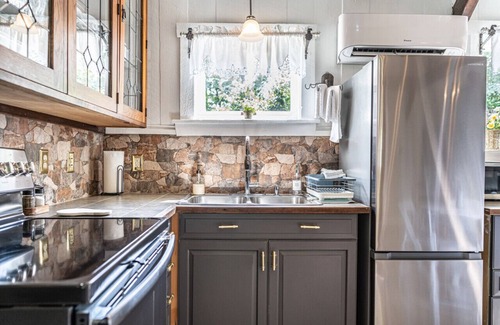 Pinebluff Cabaña | The Loft and Mane Cottage - Romantic Getaway