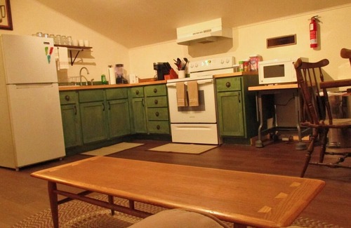 Hot Springs Casa | The Loft at Aspen Pine with Wi-Fi, AC in wonderful Hot Springs