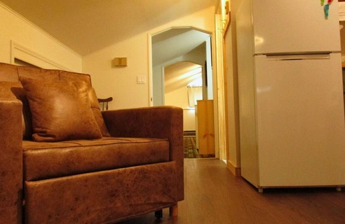 Hot Springs Casa | The Loft at Aspen Pine with Wi-Fi, AC in wonderful Hot Springs