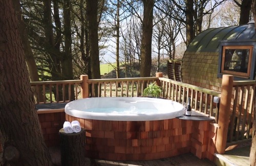 Putsborough Casa | The Loft at Pickwell Manor- A unique and wonderful treehouse with an ocean view