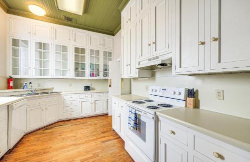 Hondo Apartamento | The Loft - Historic Dtwn Hondo Apt with Balcony