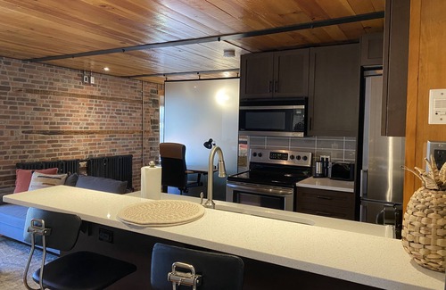 Inner Harbour Apartamento | The Lofts #3 Cozy Downtown Studio Getaway