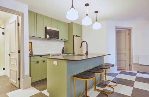 Shaughnessy Village Apartamento | The London – 3-Bedroom, 1.5-Bath Apartment in Downtown Montreal with Parking