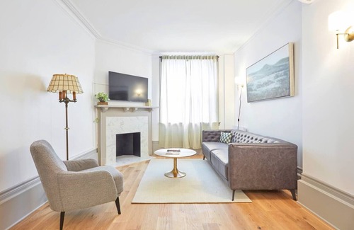 Shaughnessy Village Apartamento | The London – 3-Bedroom, 1.5-Bath Apartment in Downtown Montreal with Parking