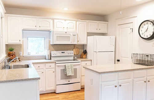 Cape Fear Station Casa | The Long Time - pet friendly in Cape Fear Station with both clubs!