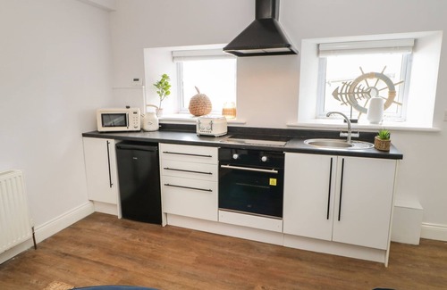 South Shields Cabaña | THE LOOK OUT, pet friendly, country holiday cottage in South Shields