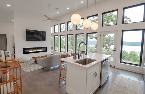 Crowder Casa | The Looking Glass House!