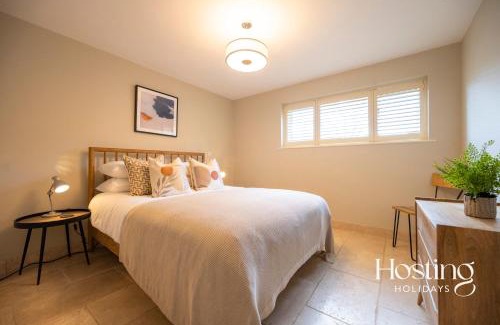 Knowl Hill Casa | The Lookout - 2 Bedroom Annex With Parking