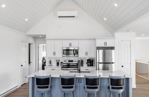 Granville Casa | The Lookout - Executive Waterview Home