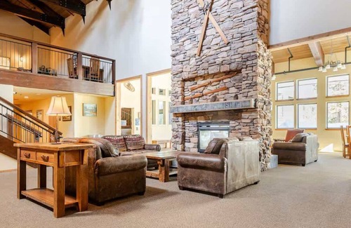 Kirkwood Apartamento | The Lookout Loft Great views and King Sized Bed