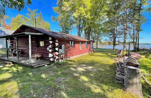 Levering Cabina | The Loon Lodge