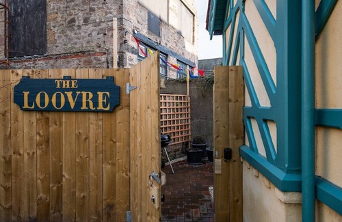 Berwick-upon-Tweed Cabina | THE LOOVRE - A Grade II listed unique tiny holiday home in Berwick-upon-Tweed