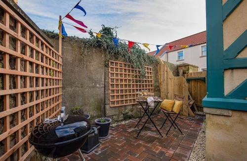 Berwick-upon-Tweed Cabina | THE LOOVRE - A Grade II listed unique tiny holiday home in Berwick-upon-Tweed
