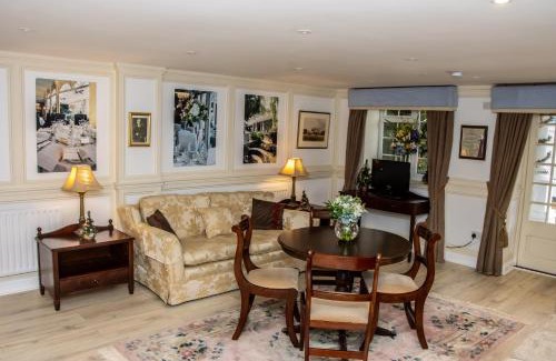 Highcliffe-on-Sea Hotel | The Lord Bute