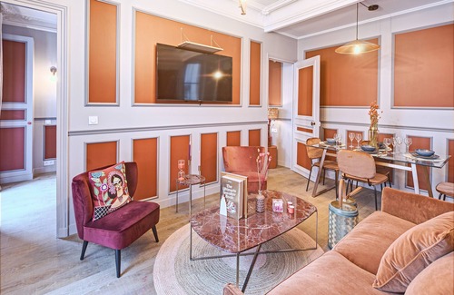 Champs-Elysees Apartamento | The Lord Byron Suite