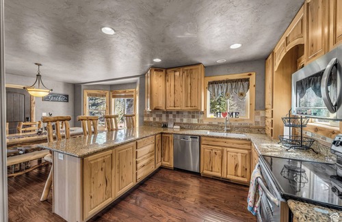Duck Creek Village Cabina | The Lost Creek Lodge - A Perfect Escape for Families, Reunions, and Friends.