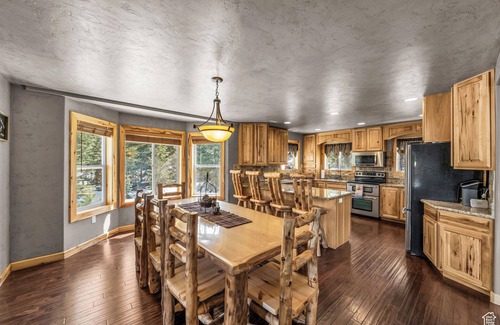 Duck Creek Village Cabina | The Lost Creek Lodge - A Perfect Escape for Families, Reunions, and Friends.