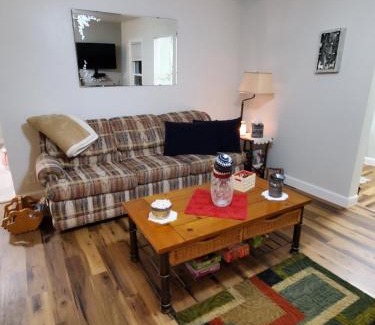 Tracy Casa | THE LOST GEM. A Little Bit Country