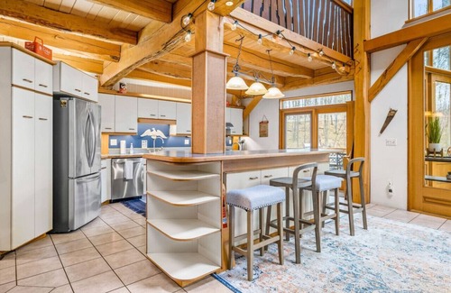 Suttons Bay Cabina | The Lost Woods Lodge