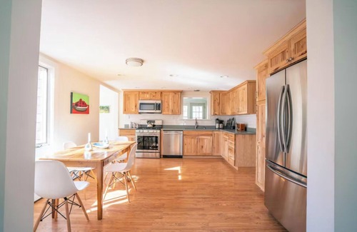 Accord Casa | The Louie II: Accord Farmhouse near Arrowood w/ Hot Tub & Large Yard