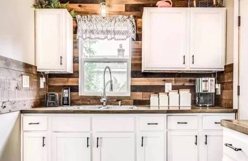 Lexington Casa | The Love Shack! Hot Tub, Great Couples Get Away!