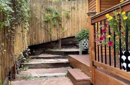 Manitou Springs Cabaña | The Love Shack @ Manitou Incline