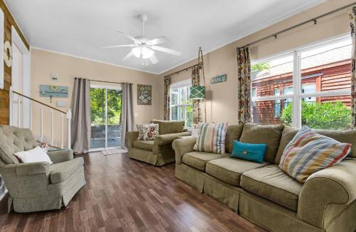 Upper Grand Lagoon Casa | The Love Shack (2/2)