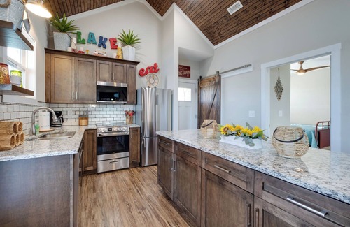 Winchester Casa | The Love Shack - Waterside Cottage #1 with a DOCK on Tims Ford Lake at Twin Creeks Marina & Resort