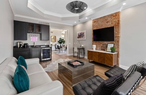 Midtown Condominio | The Lucien: Historic Condo in Heart of Brush Park