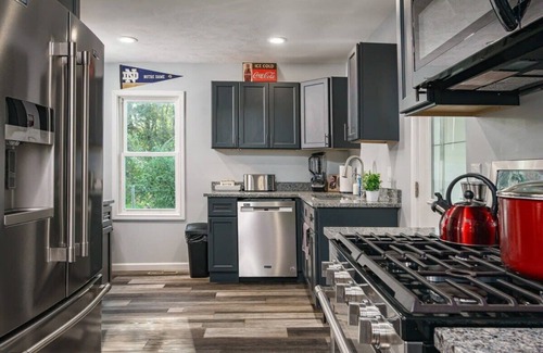 Roseland Casa | The Lucky Charm | Home of the Fighting Irish! BBQ, Games, 3-Bedrooms