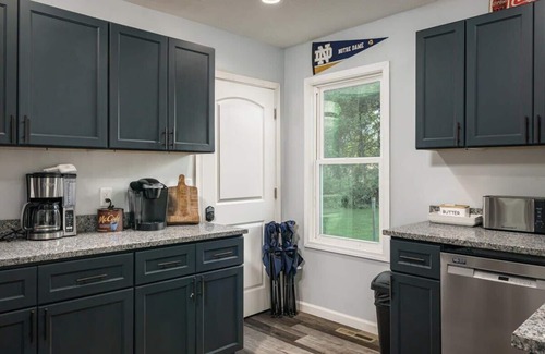 Roseland Casa | The Lucky Charm | Home of the Fighting Irish! BBQ, Games, 3-Bedrooms