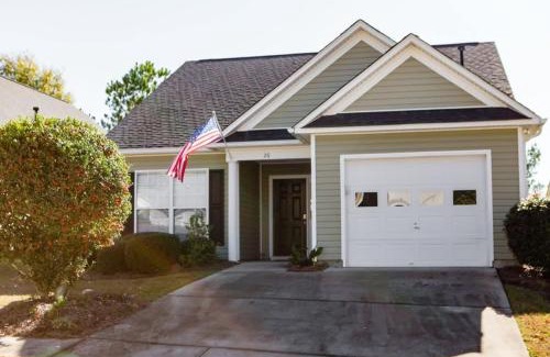 Columbia Casa | The Lucky Charm Sunny Screened Porch Near USC&Base